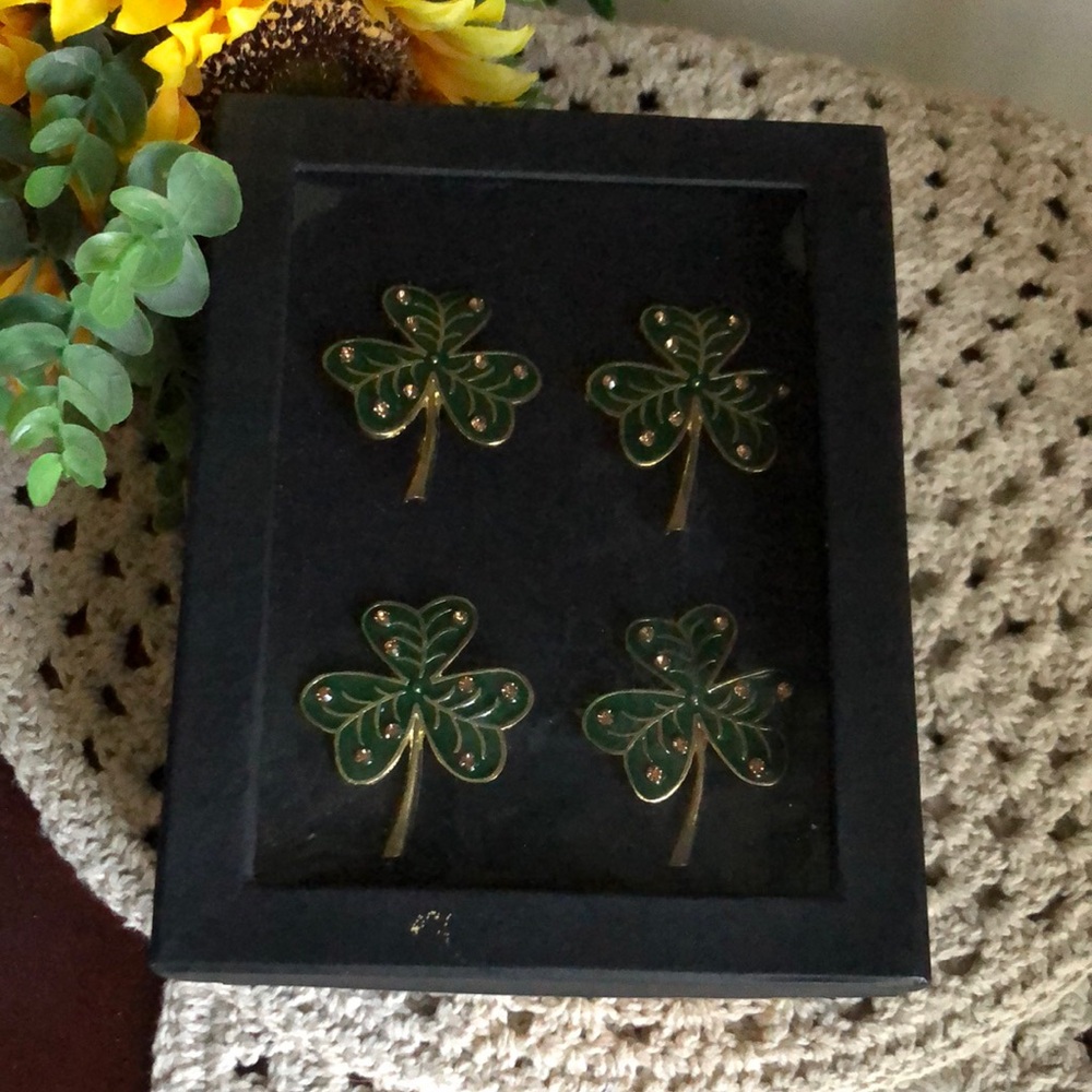 cupcakes & cashmere Green Shamrock Napkin Rings